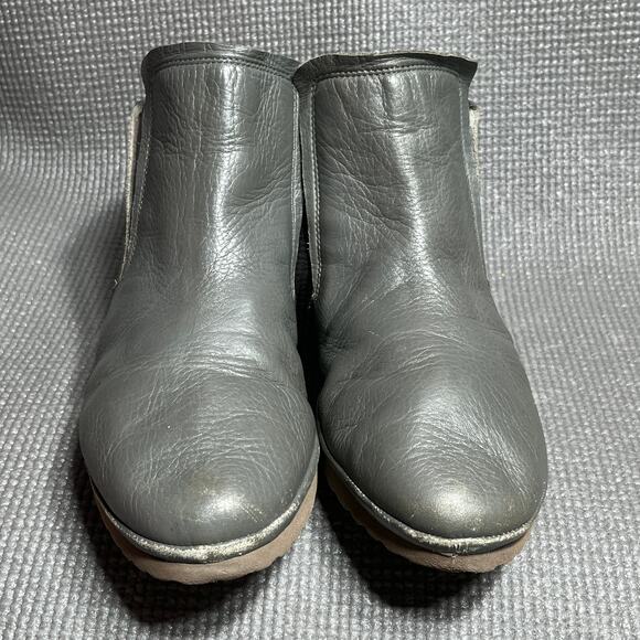 Gentle Souls Nara Booties‎ Womens Size 9.5M Gray Leather Pull On Wedge Heel - Picture 2 of 9